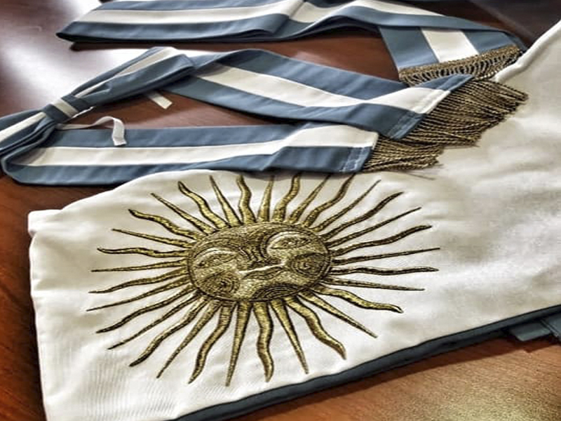 CUECCA DONÓ UNA BANDERA DE CEREMONIA AL CENS CASTELLI